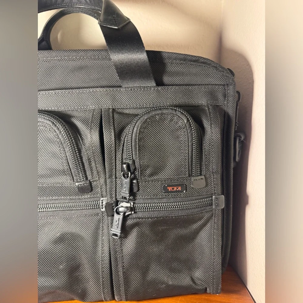 Tumi pass expandable
